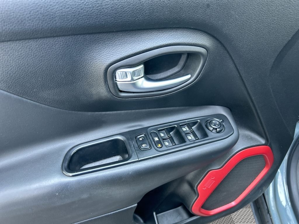 Used 2016 Gray Jeep Trailhawk image 21