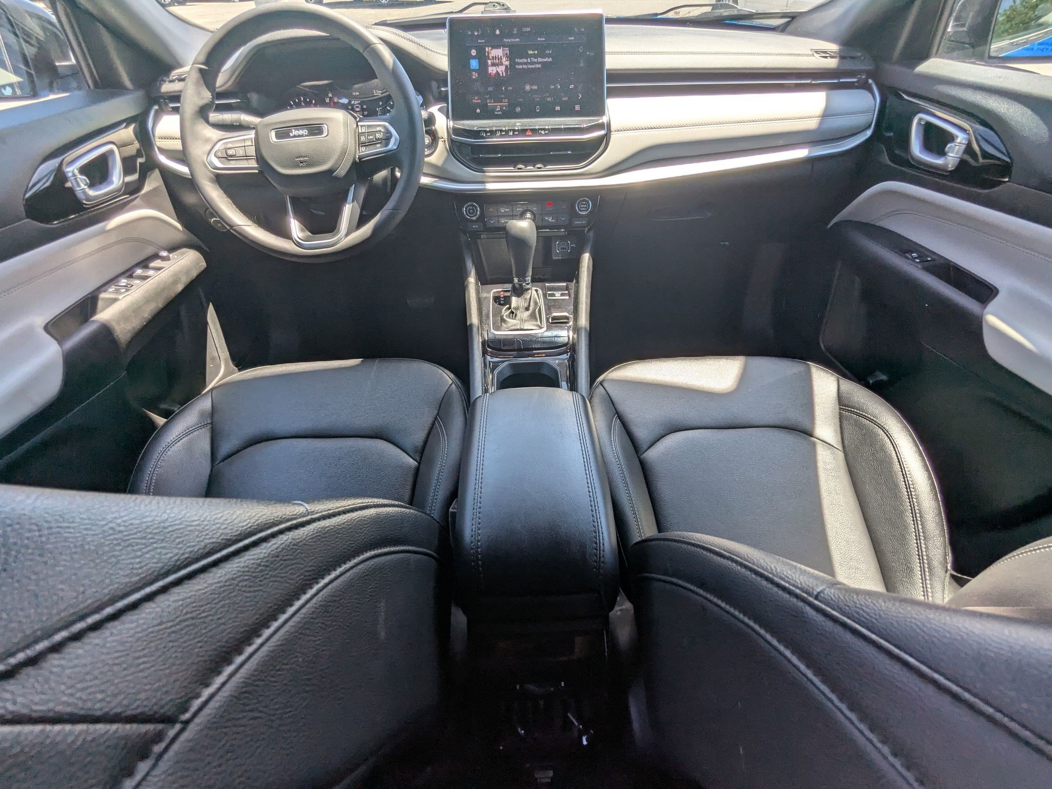Used 2025 Hydro Blue Pearlcoat Jeep Limited image 27