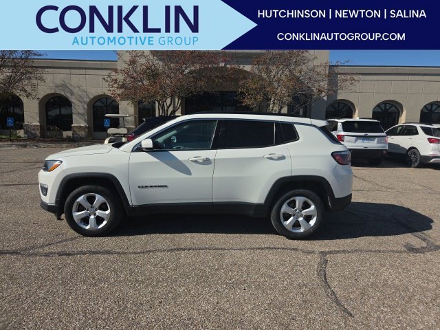 Used 2018 White Jeep Latitude image 1