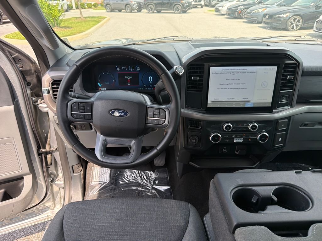 Used 2025 Silver Metallic Ford XLT image 29