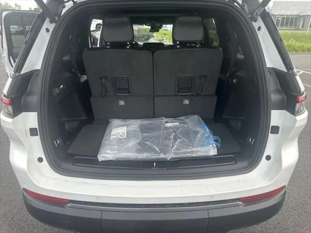 New 2026 Bright White Clear-Coat Exterior Paint Jeep Laredo image 32