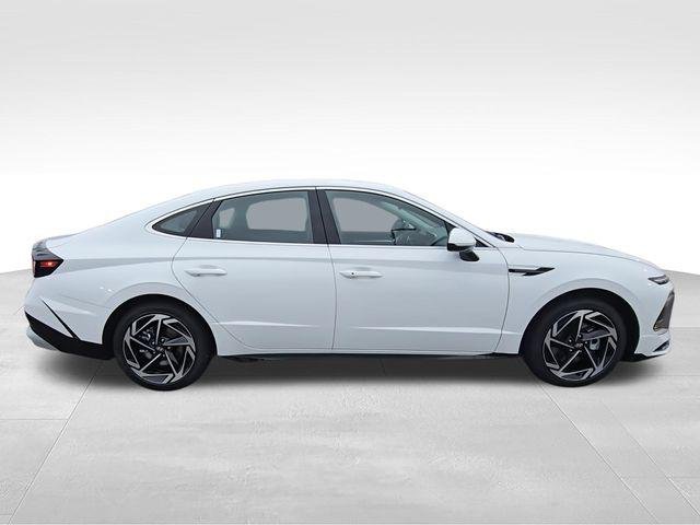 New 2026 White Hyundai SEL Sport image 9