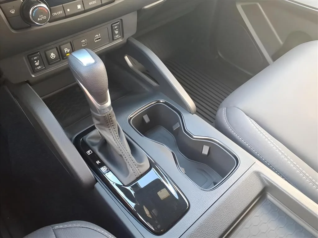 New 2026 Glacier White Nissan Crew Cab SV image 18