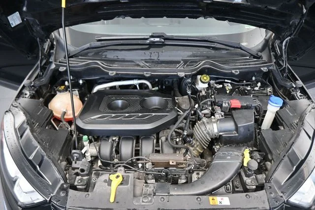 Used 2020 Black Ford SE image 12