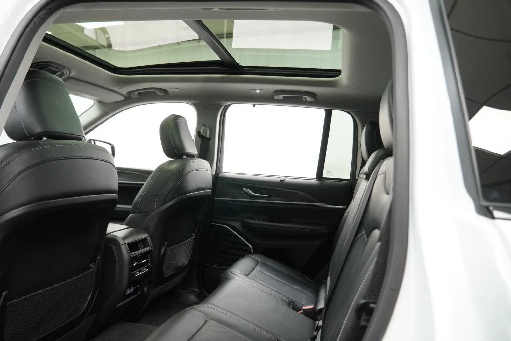 Used 2023 White Jeep 4xe image 4