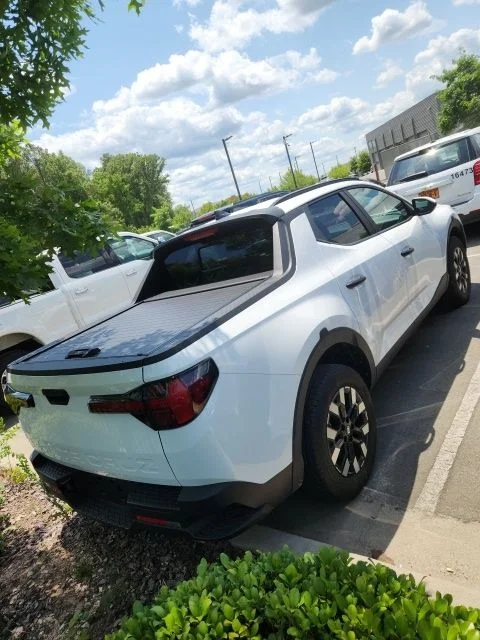 Used 2025 White Hyundai SEL image 3