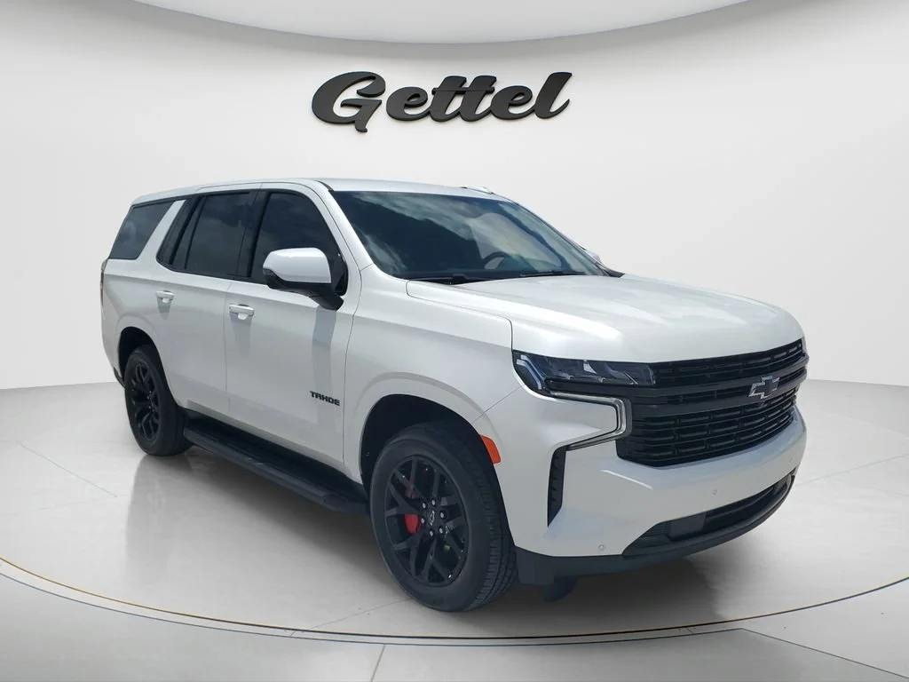Used 2024 Iridescent Pearl Tricoat Chevrolet RST image 3