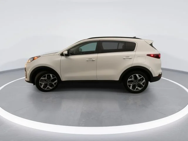 Used 2022 White Kia EX image 9