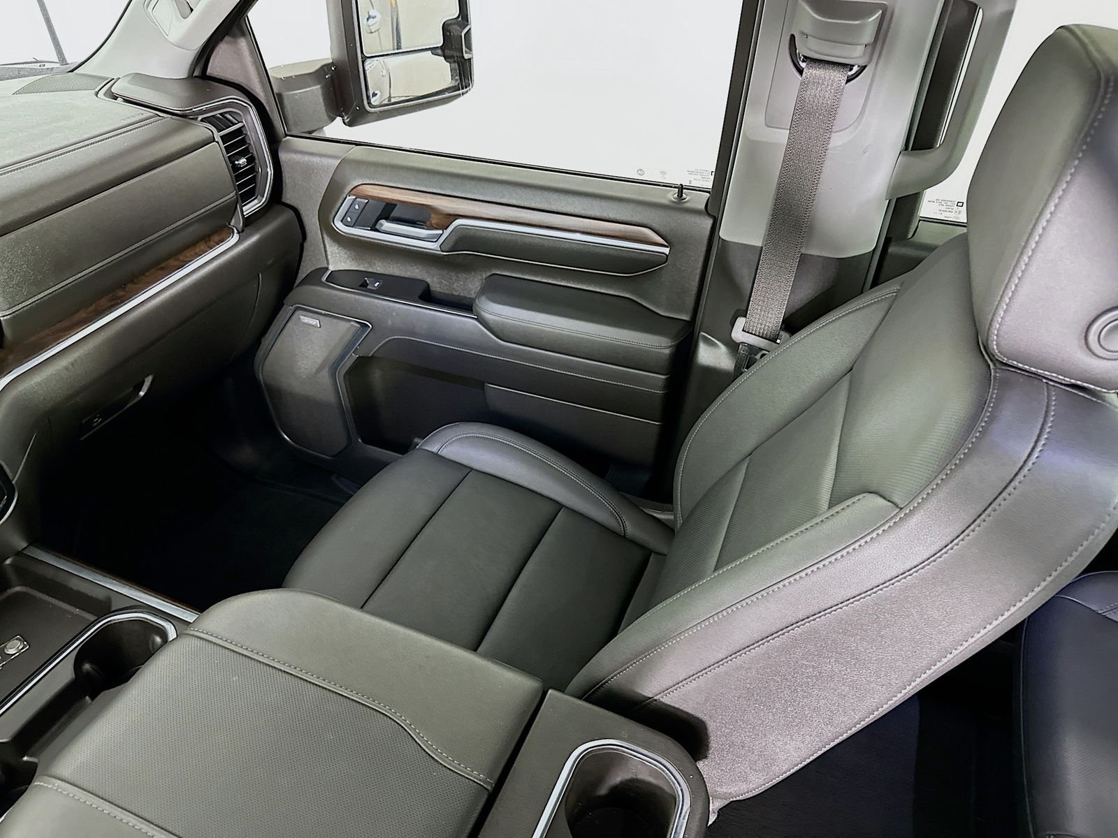 Used 2025 Onyx Black GMC SLT image 24