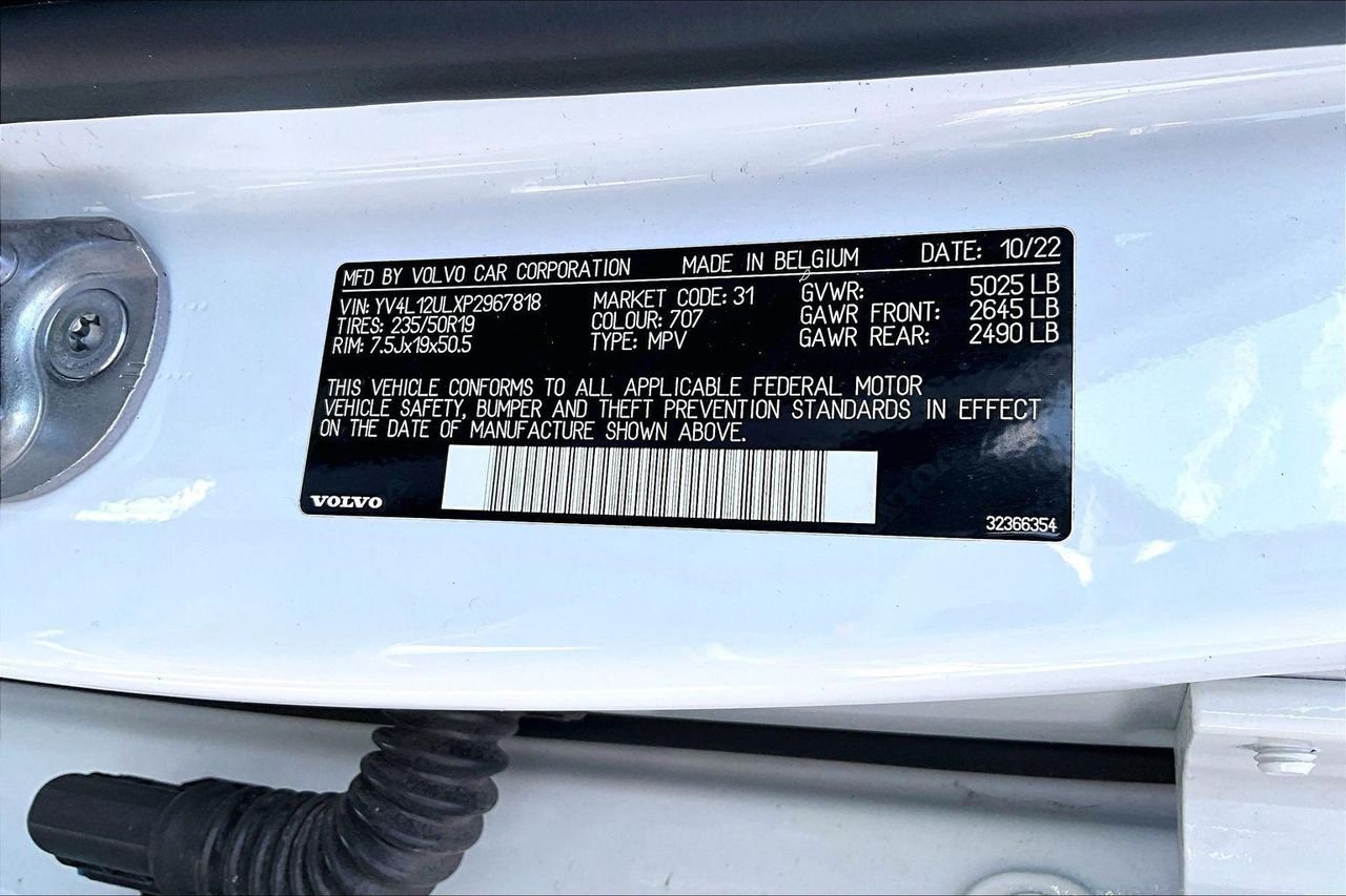 Used 2023 Crystal White Metallic Volvo B5 Plus Dark Theme image 21