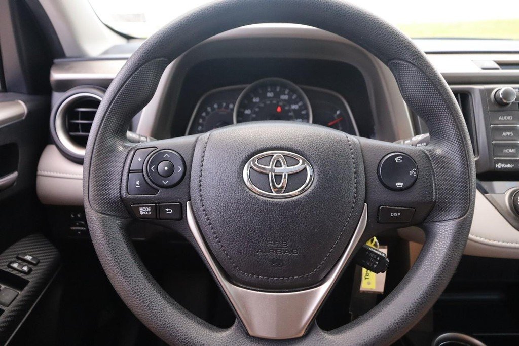 Used 2014 Barcelona Red Metallic Toyota FWD 4dr XLE (Natl) image 11