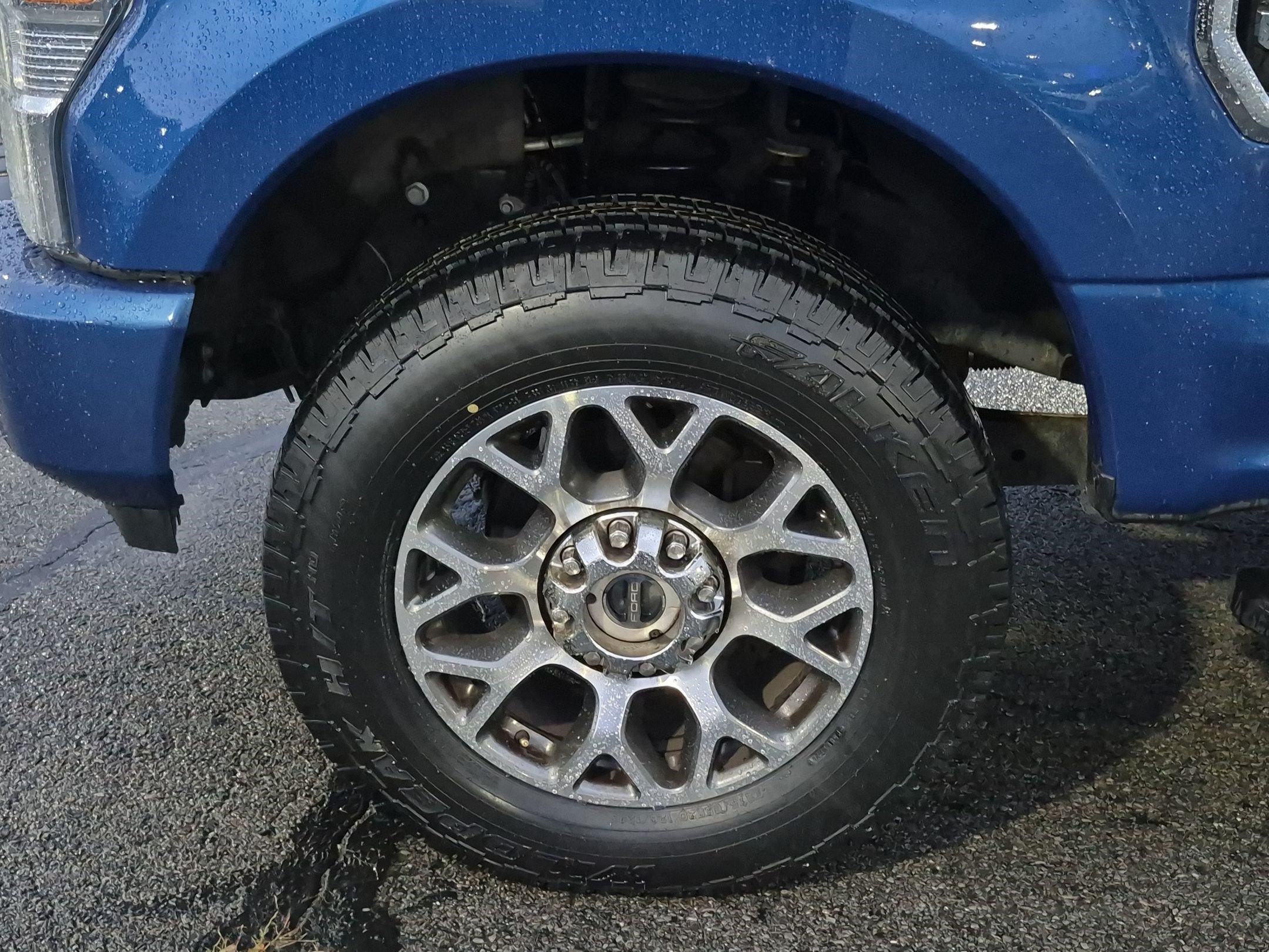Used 2022 Blue Metallic Ford LARIAT image 11