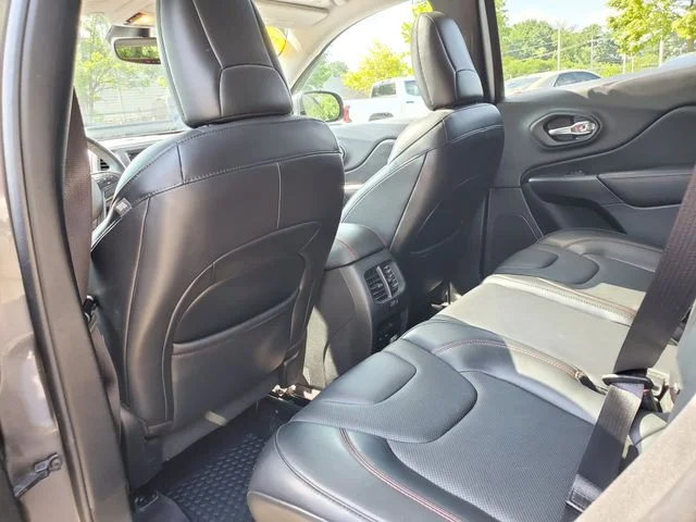 Used 2019 Gray Jeep Trailhawk image 12