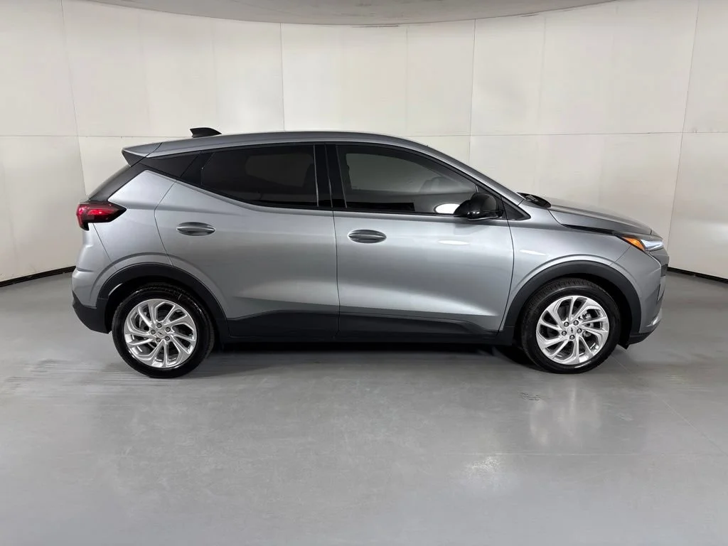 2027 Chevrolet Bolt LT - Photo 11