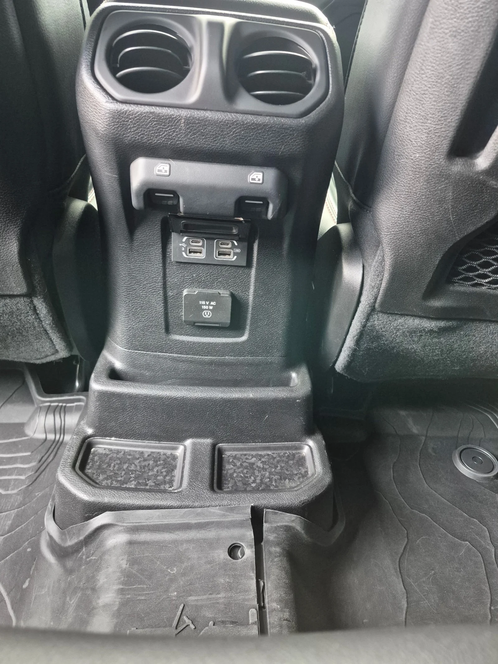 Used 2018  Jeep Rubicon image 5