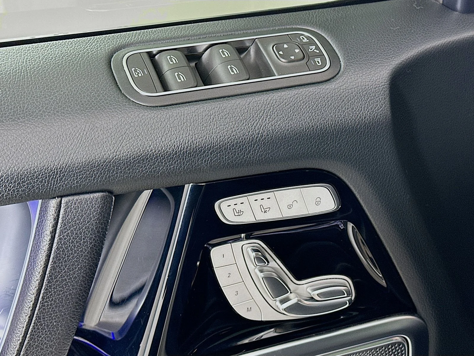 Used 2019 White Mercedes-Benz  image 17