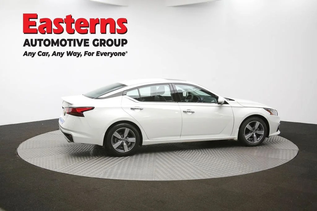 Used 2022 White Nissan 2.5 SL image 42