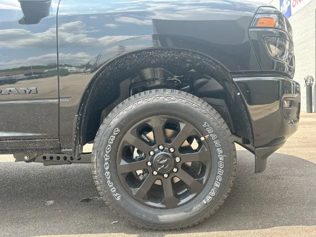 New 2026 Diamond Black Crystal Pearl-Coat Exterior Paint RAM Big Horn image 13