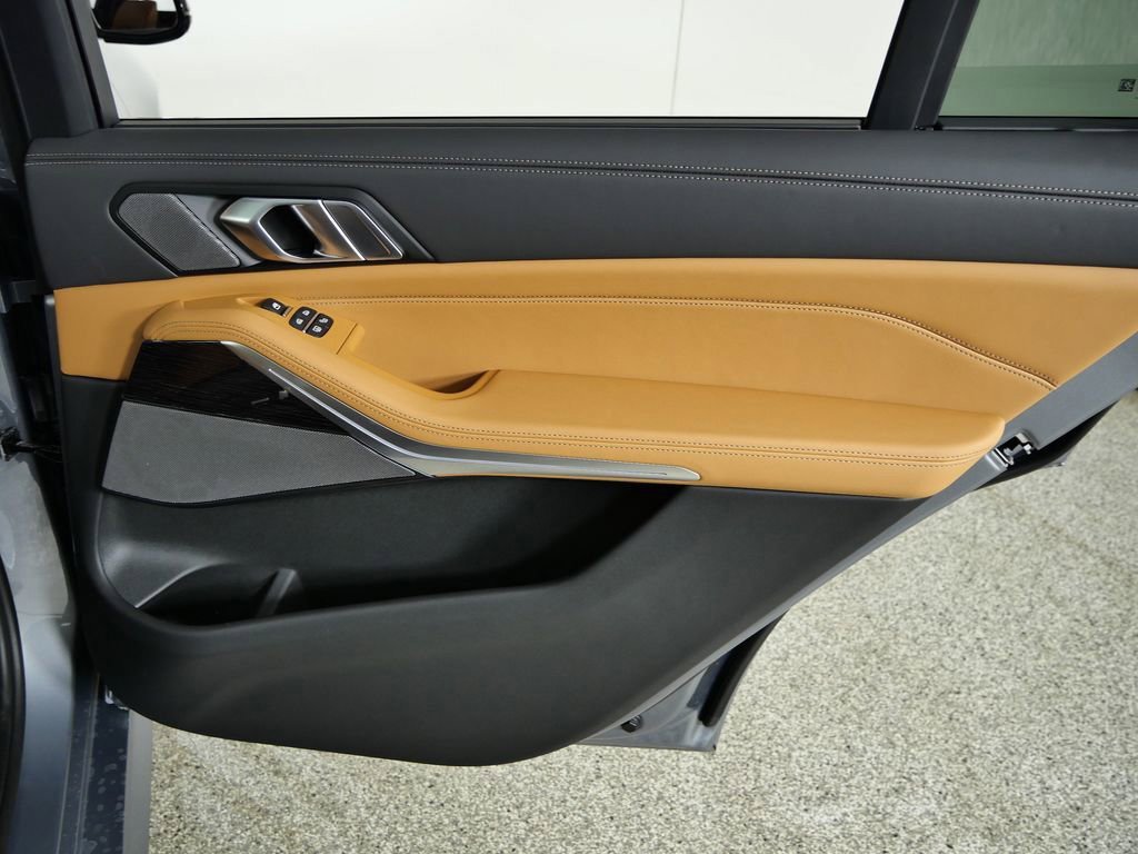 Used 2026 Skyscraper Grey Metallic BMW xDrive40i image 26