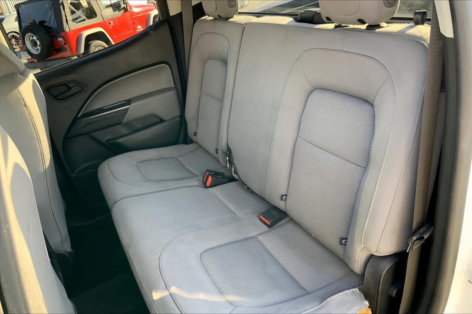 Used 2018 Summit White GMC 2WD image 21