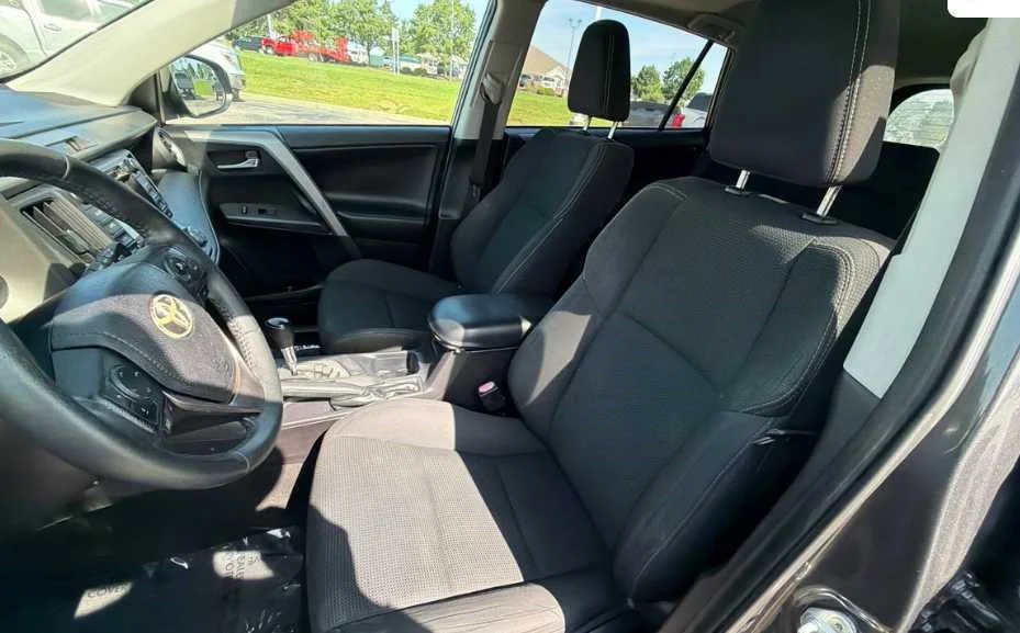 Used 2018 Magnetic Gray Metallic Toyota XLE image 8