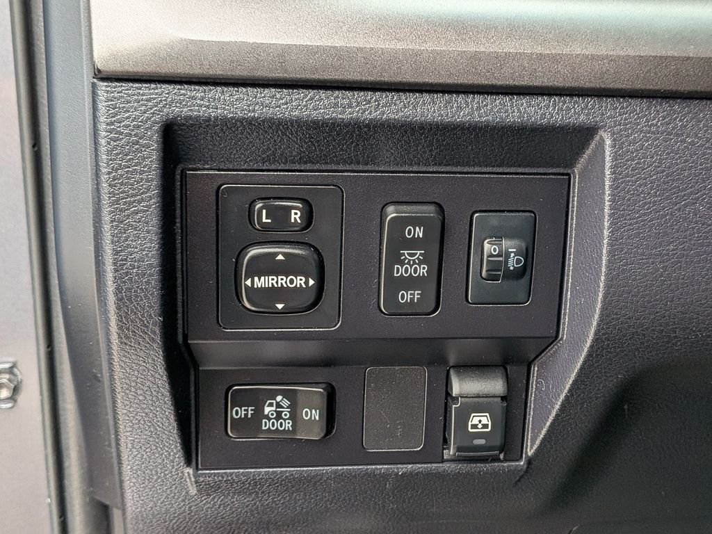 Used 2017 Gray Toyota SR5 image 17