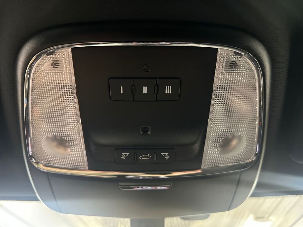 Certified Used 2020 Diamond Black Crystal Pearl Coat Jeep Laredo E image 15