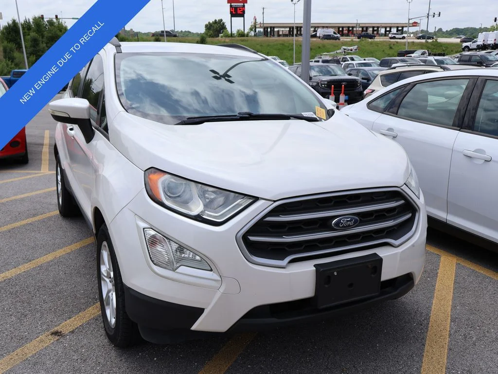 Used 2018 White Platinum Clearcoat Metallic Ford SE image 2