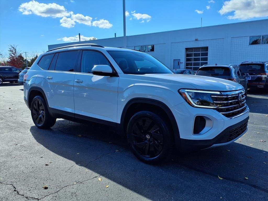 2025 Volkswagen Atlas SE photo 3