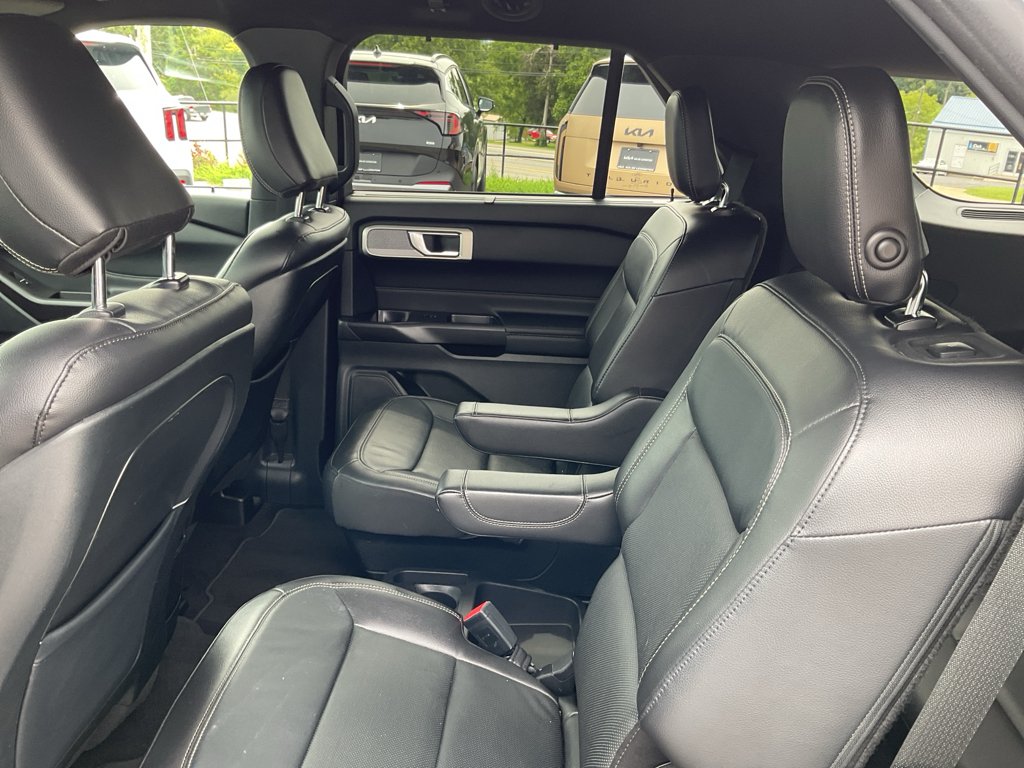 Used 2020 Iconic Silver Metallic Ford Limited image 18
