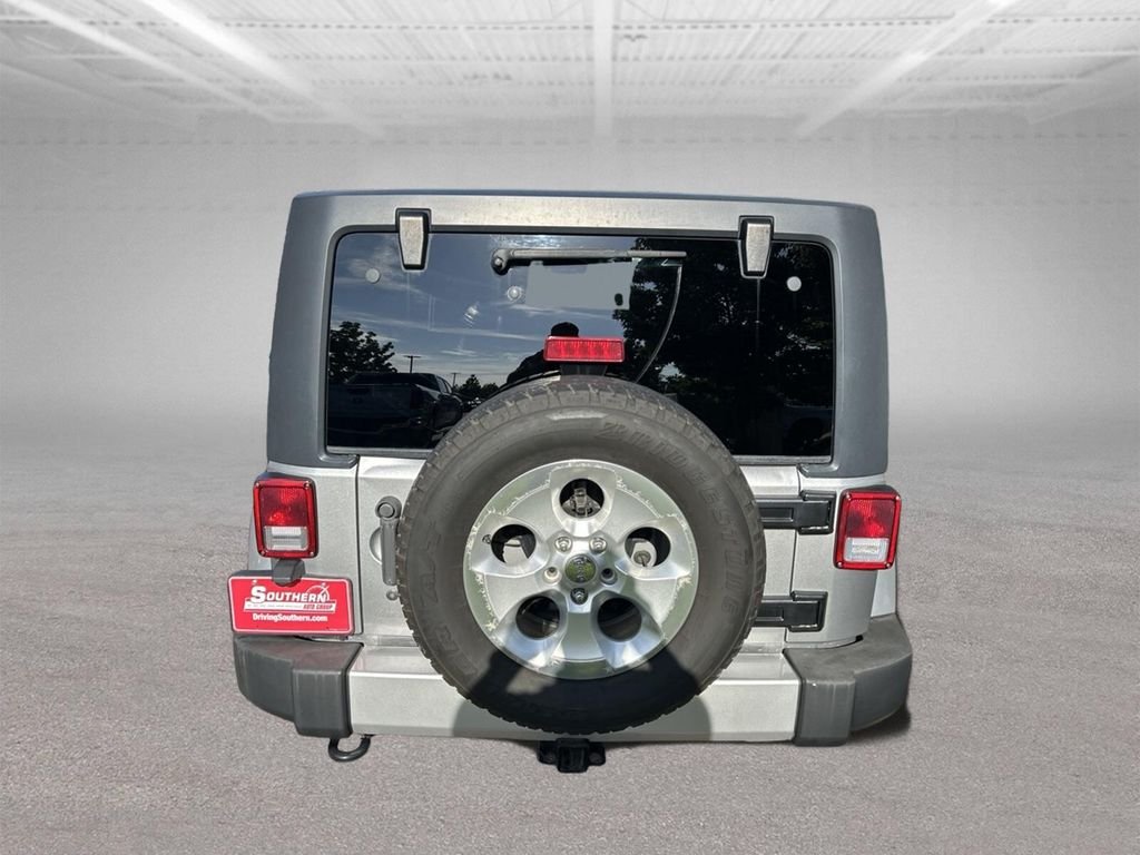Used 2014 Gray Jeep Unlimited Sahara image 7