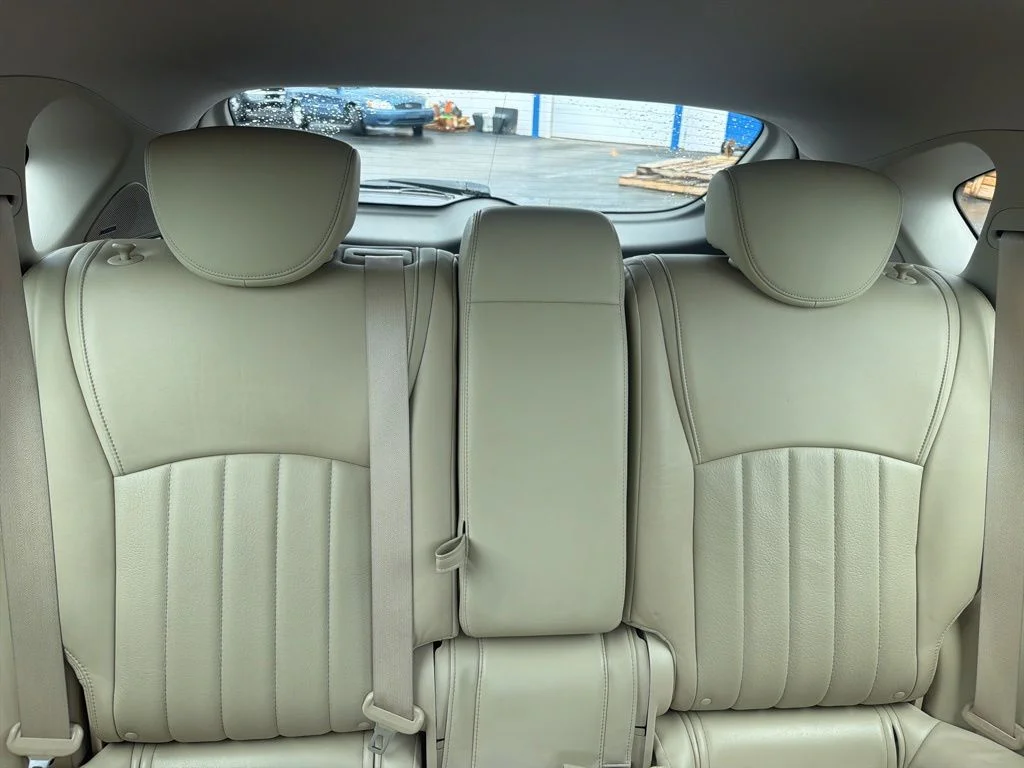 Used 2014 White INFINITI Journey image 42