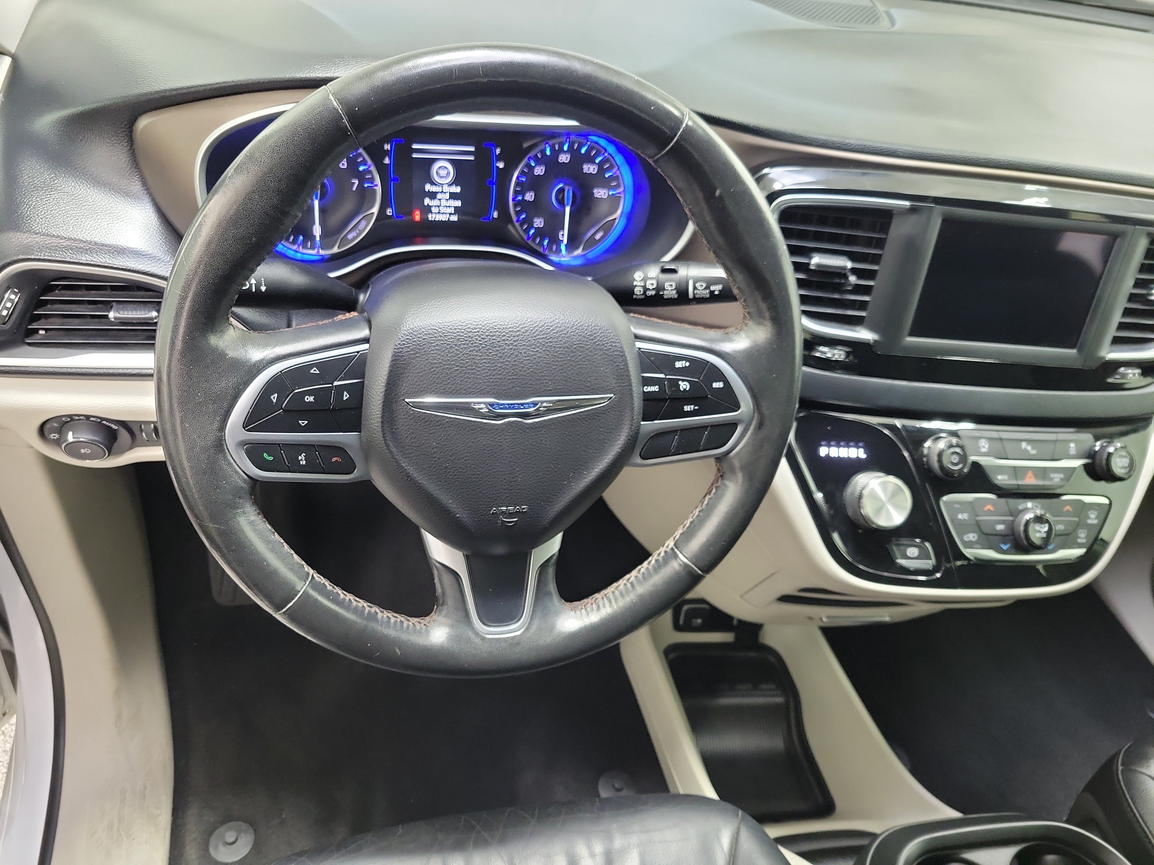 Used 2019 Bright White Clearcoat Chrysler Touring L image 15