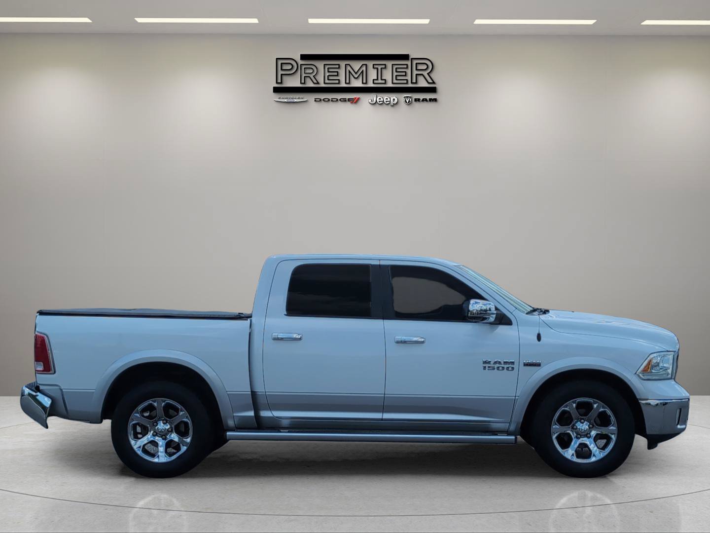 Used 2015 Bright White Clearcoat Ram Laramie image 7