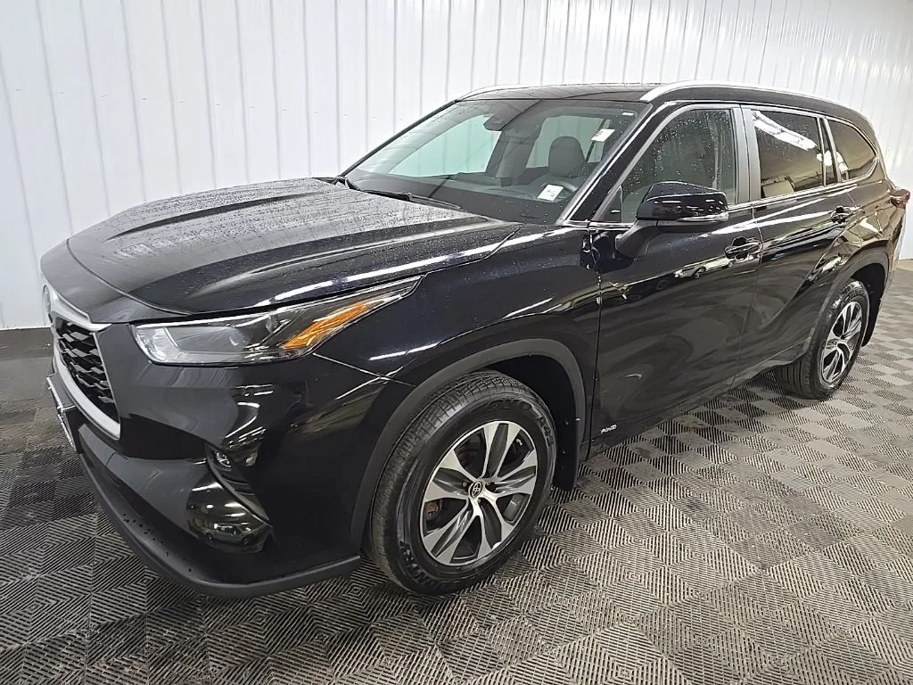 Used 2024 Black Toyota XLE image 8