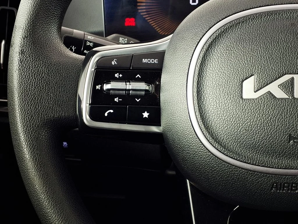 Certified Used 2025 White Kia LX image 18