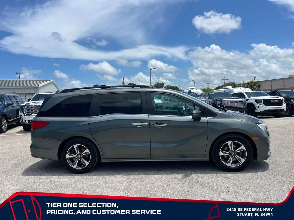 Used 2018 Green Honda Touring image 8