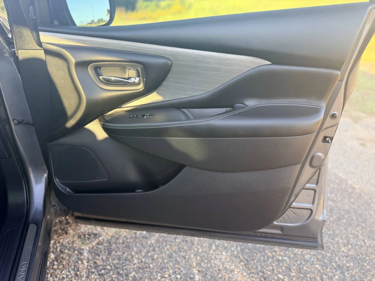 Used 2017 Gray Nissan Platinum 4dr SUV image 32
