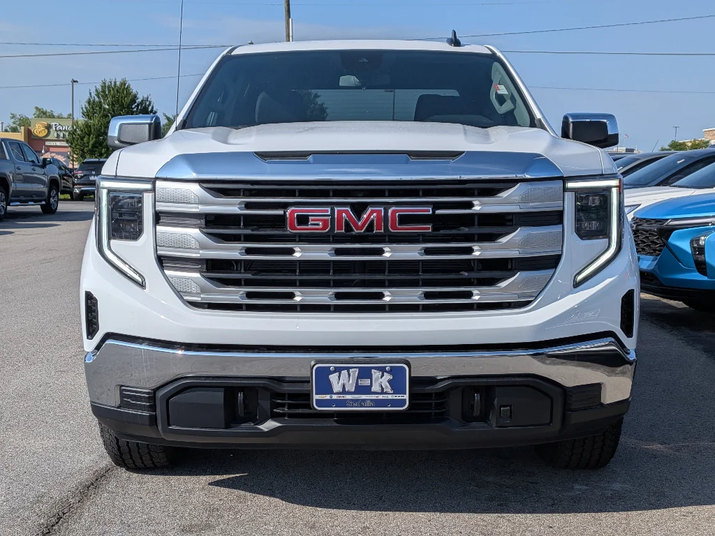 New 2026 Summit White GMC SLE image 5