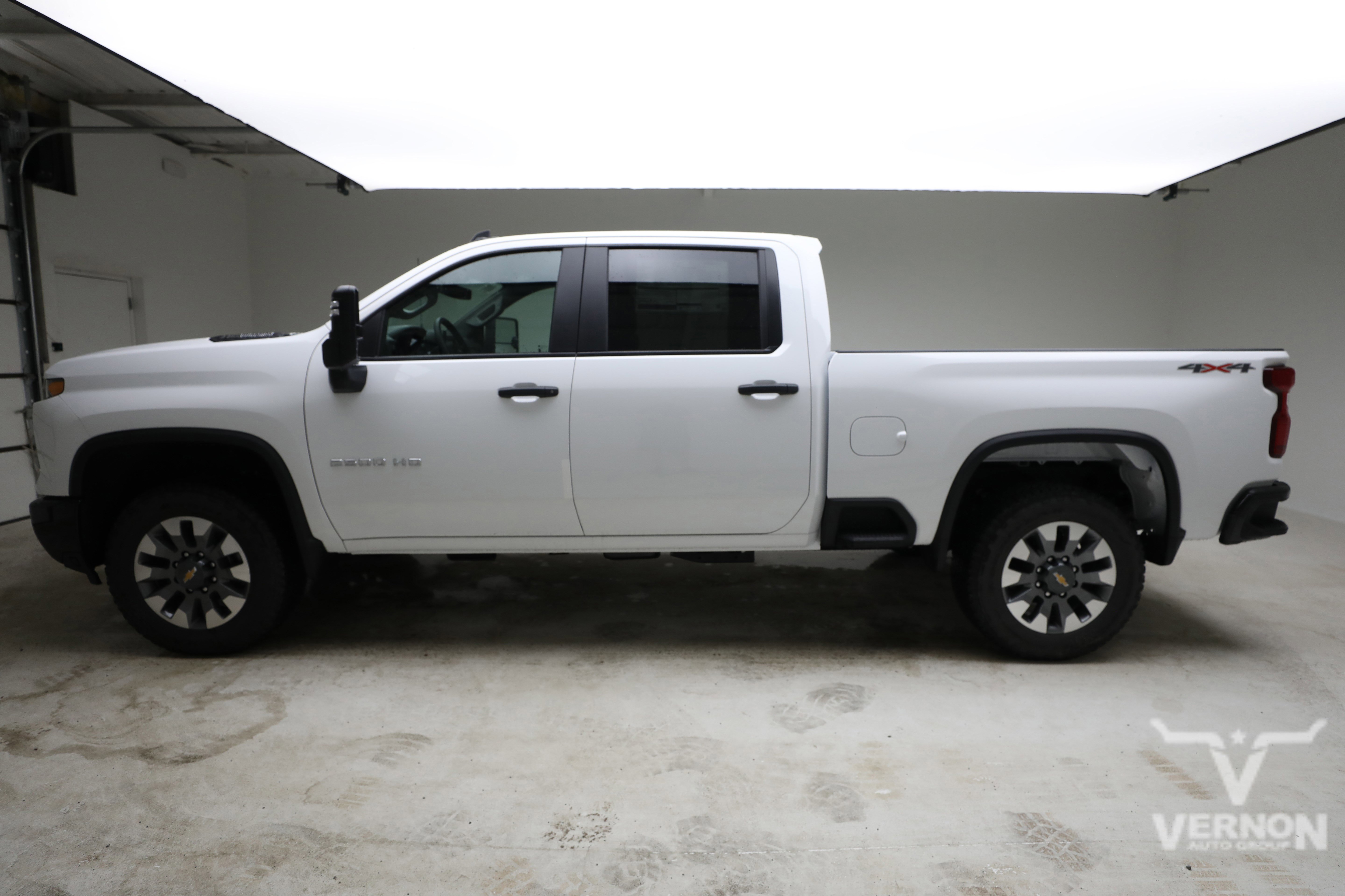 New 2026 Summit White Chevrolet N image 2