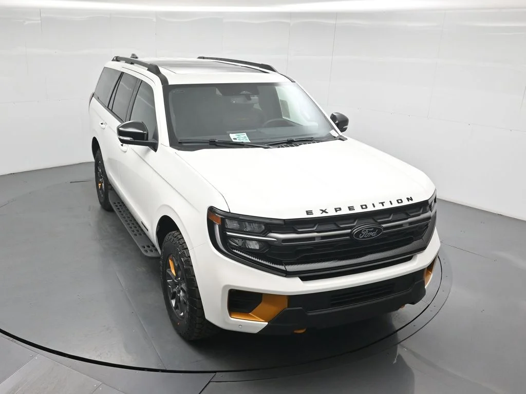 New 2026 Star White Metallic Tri-Coat Ford Tremor image 36