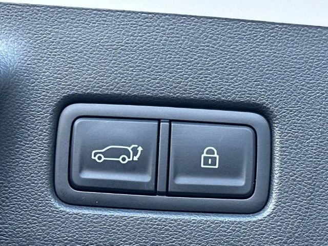 New 2025 White Hyundai SEL image 31