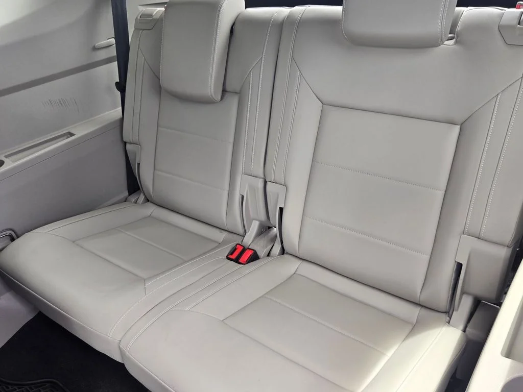 Used 2023 White Volkswagen 2.0T SE w/Technology image 7