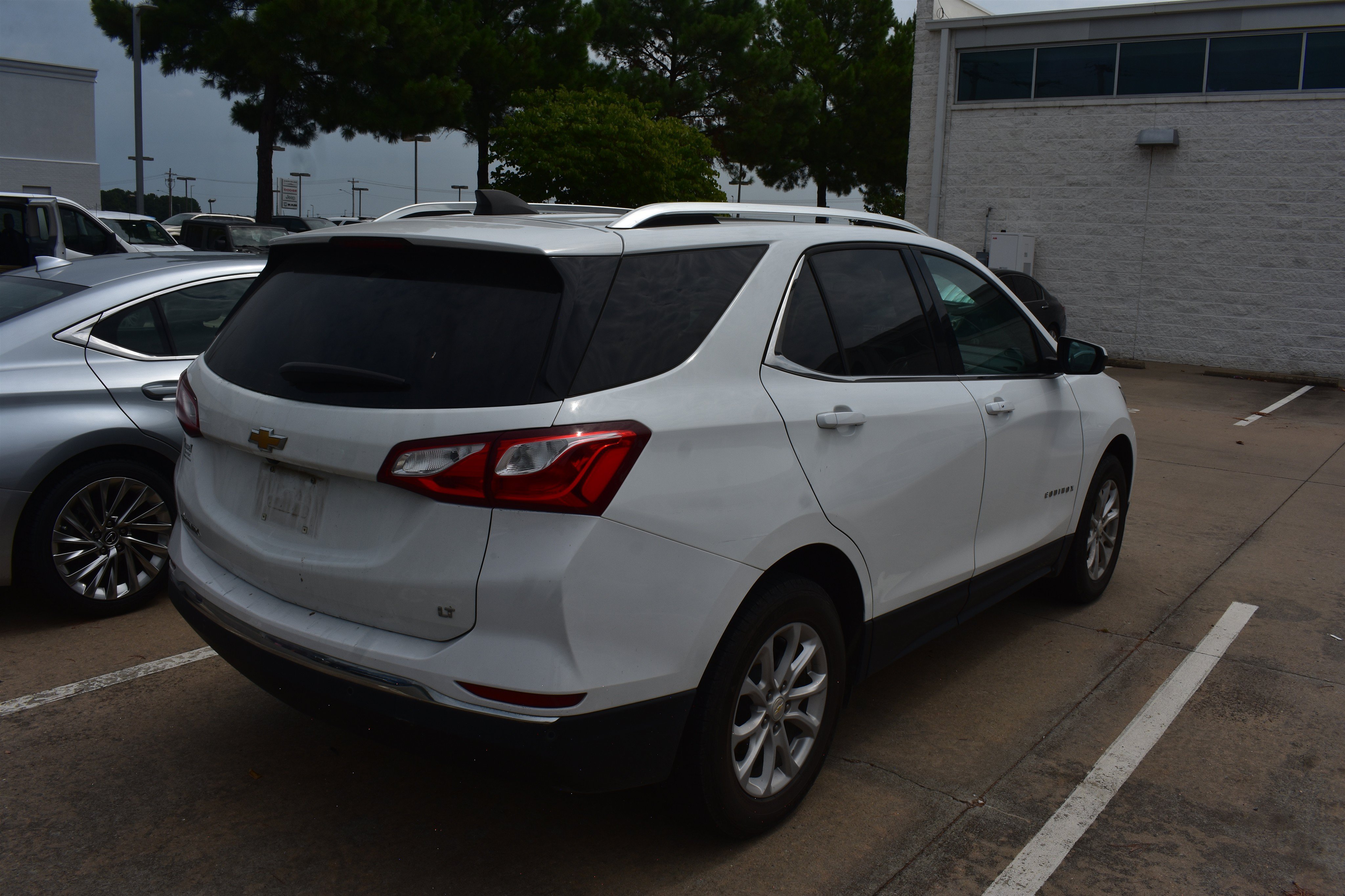 Used 2020 SUMMIT WHITE Chevrolet LT image 2
