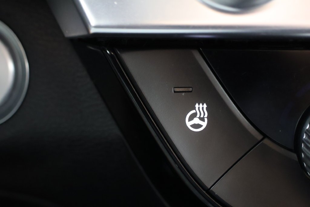 Used 2020 Snow White Pearl Kia EX image 17