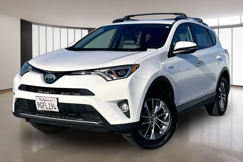 2017 Toyota RAV4 Hybrid XLE AWD's photo
