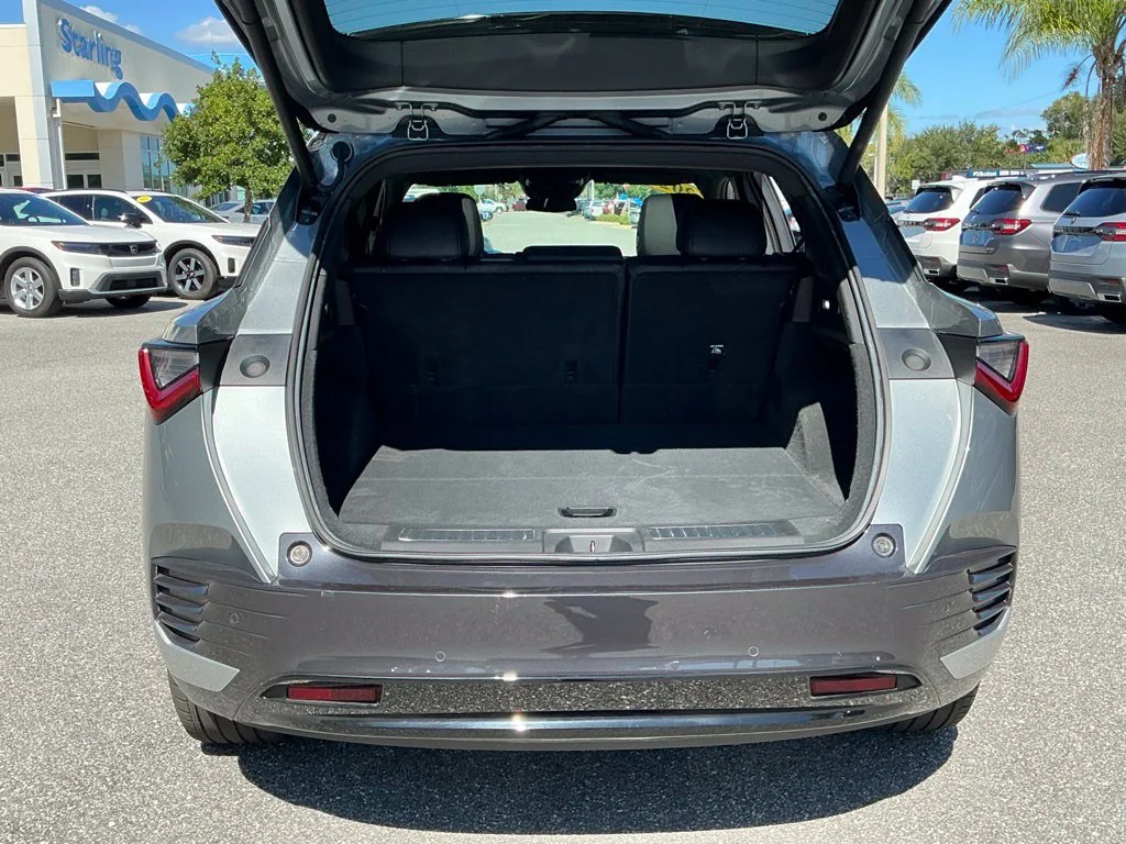 Used 2024  Acura Base image 23