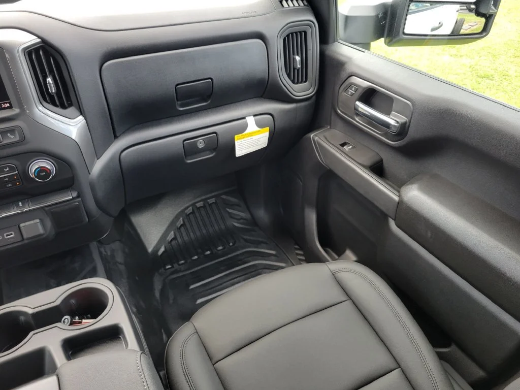 New 2026 Summit White Chevrolet Work Truck image 18