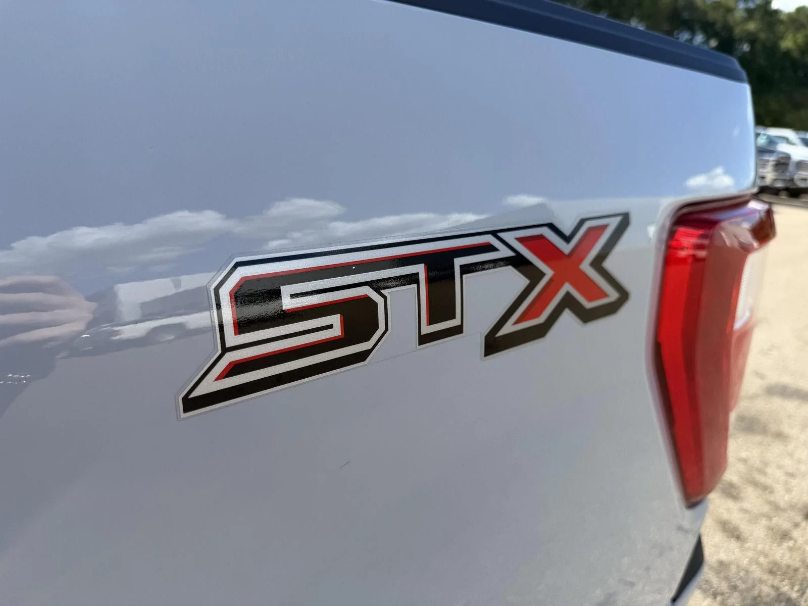 Used 2023 Avalanche Gray Ford XL image 25