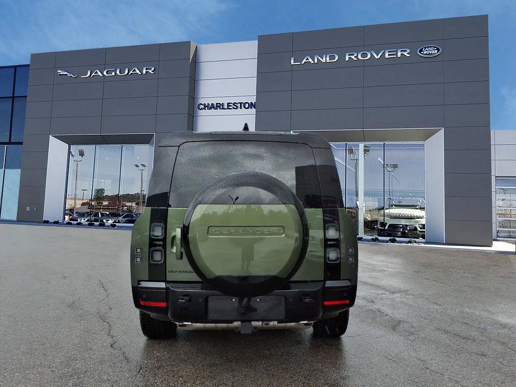 New 2026 Woolstone Green Metallic Land Rover X-Dynamic SE image 4